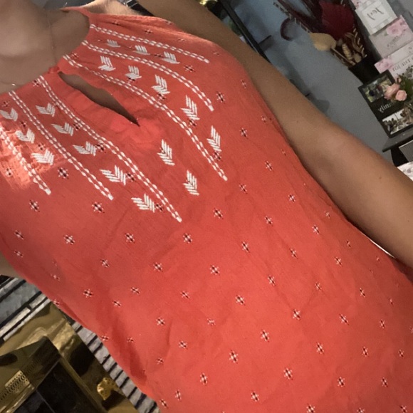 Super cute Coral Top - Picture 10 of 10